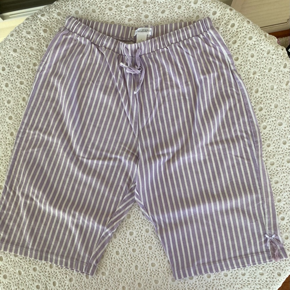 Bali Stdio Women’s Lavender Striped Lounging Pajama Shorts - Small - NEW